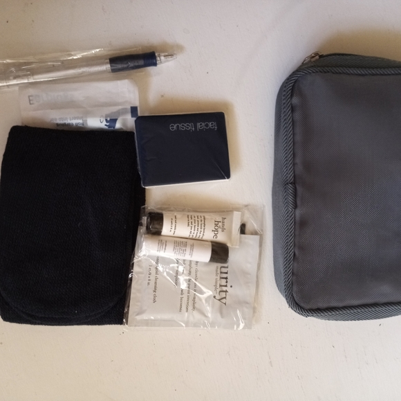 Travel kit - Picture 3 of 3